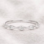 אשבל -טבעת חמישה יהלומים טבעיים עשויה זהב 14 קראט לבן