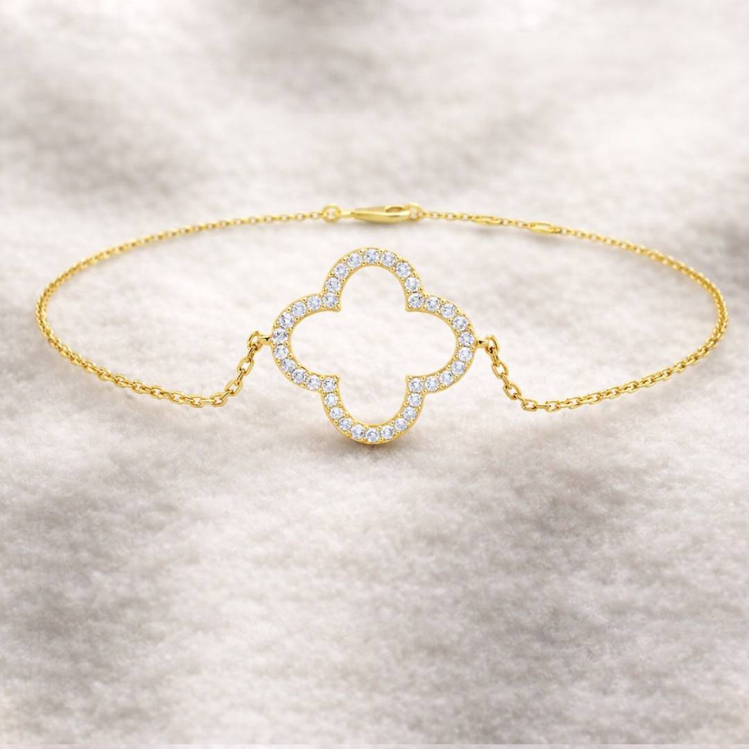 צמיד יהלומים אלגנטי בעיצוב תלתן פתוח מזהב 14, המשלב 36 יהלומים טבעיים 0.40  צהוב