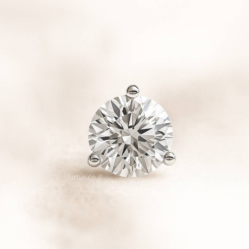 Round diamond with a beige background